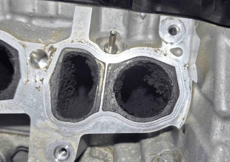 Ansaugkanal nach 179.000 km — extremer AGR-Schaden